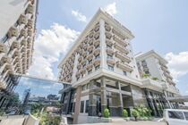 Mega Anggrek Hotel Jakarta Slipi Bagian luar foto